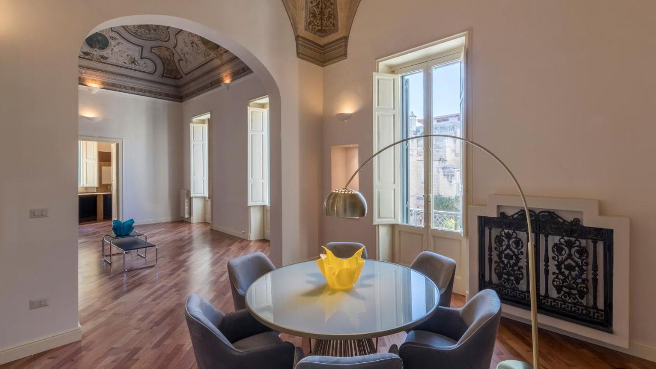 Palazzo Acquaviva - Il Giardino Sospeso Apartment เลชเช ภายนอก รูปภาพ